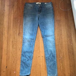 Bullhead denim co. blue skinny jeans. Women’s 26.